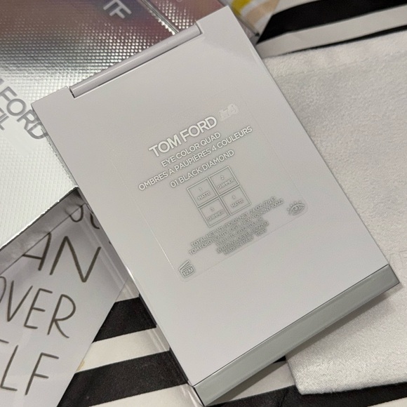 NIB TOM FORD Soleil Neige Eye Color Quad Eyeshadow 01 Black Diamond 0.24 oz/7 g - Picture 9 of 10